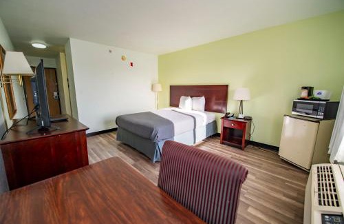 Rustic Hills Hotel | Rodeway Inn Central Colorado Springs