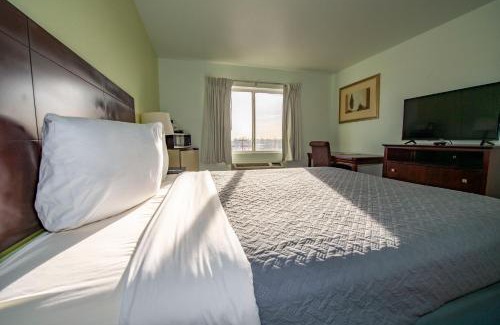 Rustic Hills Hotel | Rodeway Inn Central Colorado Springs