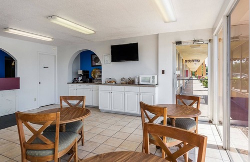 Denmark Hotel | Rodeway Inn Denmark - Jackson