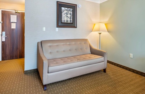 Stratford Hotel | Rodeway Inn Festival