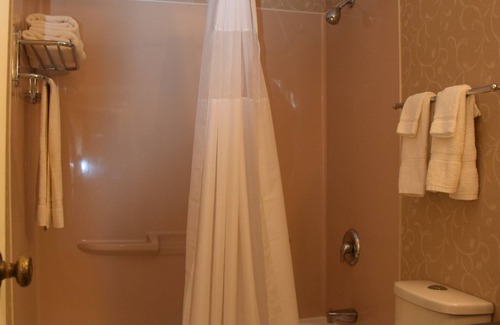 Stratford Hotel | Rodeway Inn Festival