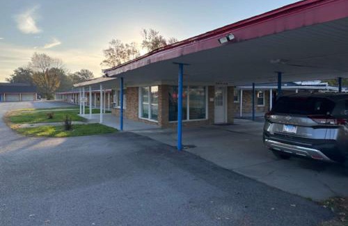 Flora Hotel | Rodeway Inn Flora