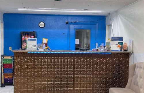 Flora Hotel | Rodeway Inn Flora