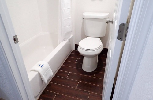 Milford Hotel | Rodeway Inn Milford