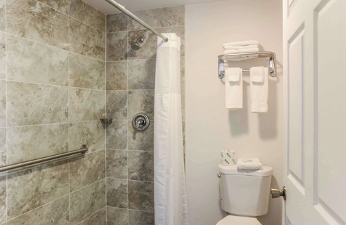 Milford Hotel | Rodeway Inn Milford