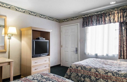 North Fremont Street Hotel | Rodeway Inn Monterey Near Fairgrounds