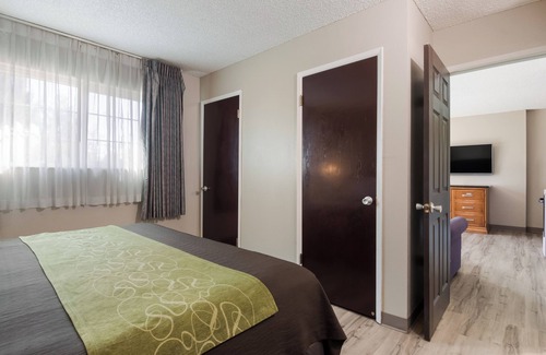 Cedar Hills Hotel | Rodeway Inn & Suites Hwy 217 & 26 W