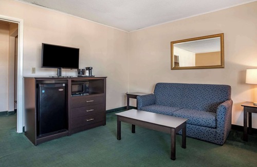 Rehoboth Beach Hotel | Rodeway Inn & Suites Rehoboth Beach