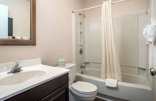 Rehoboth Beach Hotel | Rodeway Inn & Suites Rehoboth Beach