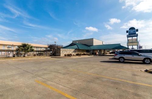 South Arlington Hotel | Rodeway Inn