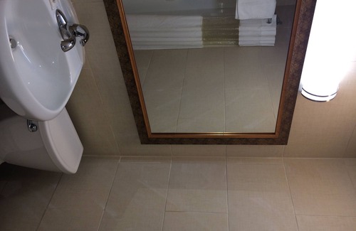 Belleville Hotel | Rodeway Inn