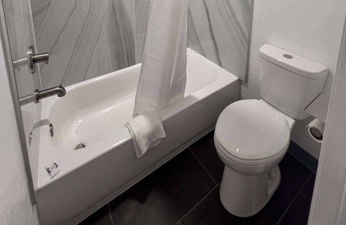 Mineola Hotel | Rodeway Inn