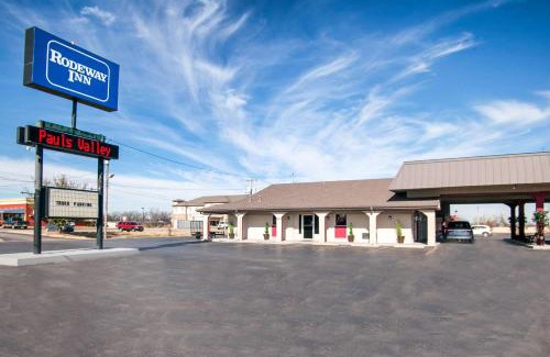 Pauls Valley Hotel | Rodeway Inn