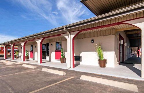 Pauls Valley Hotel | Rodeway Inn