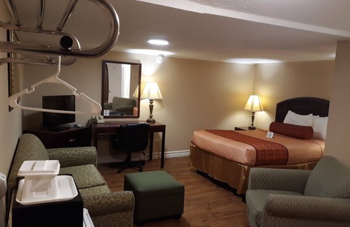 Weedsport Hotel | Rodeway Inn
