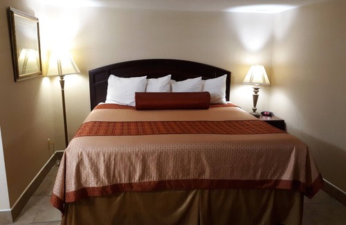 Weedsport Hotel | Rodeway Inn