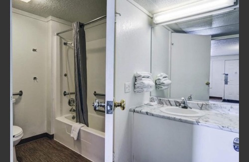 Washington Hotel | Rodeway Inn Washington PA