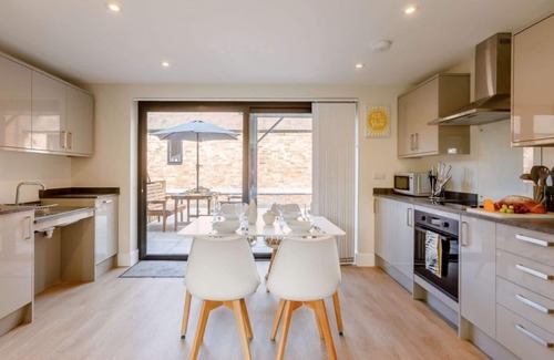 Bishampton Cottage | Roe Cottage - Disabled adapted - 2 bed - hot tub