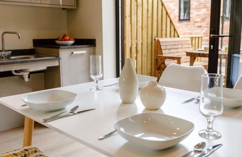 Bishampton Cottage | Roe Cottage - Disabled adapted - 2 bed - hot tub