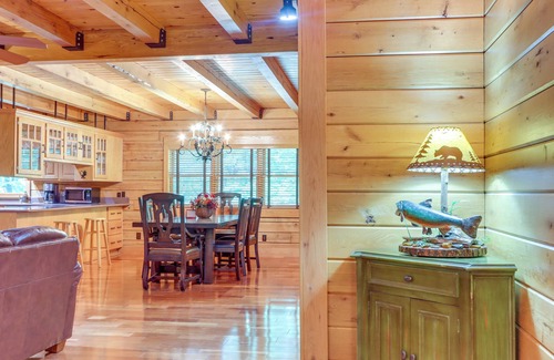 Rogers Cabin | Rogers Cabin on 17 Acres w/Wraparound Deck!