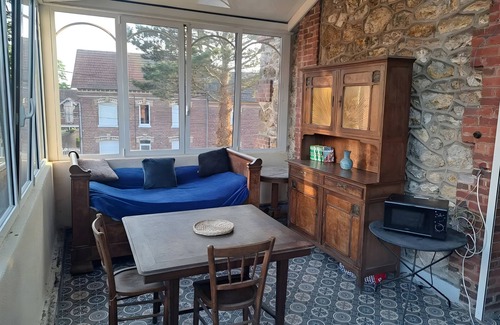 Roisel Bed & Breakfast | Roisel: 3-bedroom apartment in Villa Amenaide