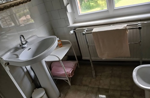 Roisel Bed & Breakfast | Roisel: 3-bedroom apartment in Villa Amenaide