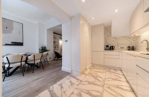 South Kensington Apartment | Roland Gardens (ROL382)