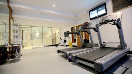 Courtfield Apartment | Roland House