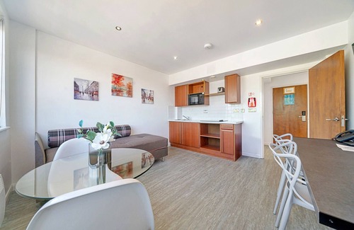 Courtfield Apartment | Roland House - Two Bedroom