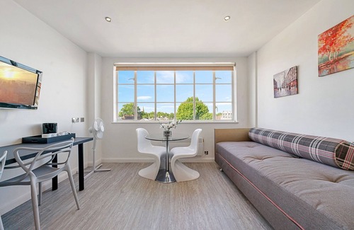 Courtfield Apartment | Roland House - Two Bedroom