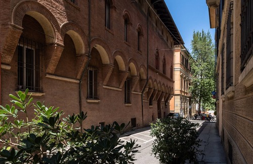 Historic Center Apartment | Rolandino Apartment by Wonderful Italy