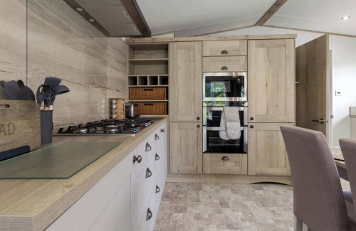 Newton Saint Cyres Ski Chalet | Rolling Hills Splash Escape -Swimming Pool-Fishing Nearby
