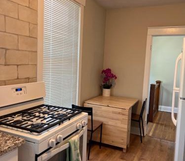 Norwood House | Rolston 2, Two Bedroom near Xavier Downtown