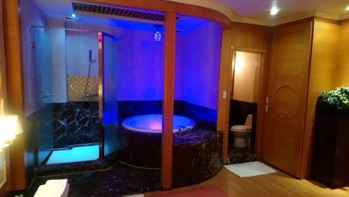 Dali Hotel | Roman Vacation Motel