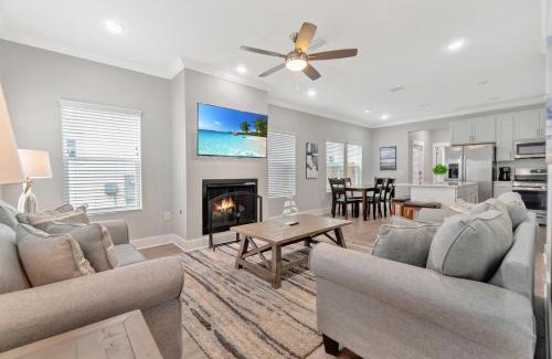 South Pensacola House | Romana Hideaway - 3 Bed 2 and Half Bath, Close to Downtown!