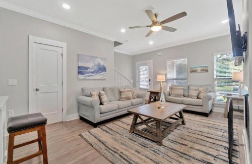 South Pensacola House | Romana Hideaway - 3 Bed 2 and Half Bath, Close to Downtown!