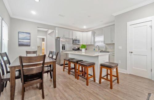 South Pensacola House | Romana Hideaway - 3 Bed 2 and Half Bath, Close to Downtown!