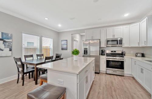 South Pensacola House | Romana Hideaway - 3 Bed 2 and Half Bath, Close to Downtown!