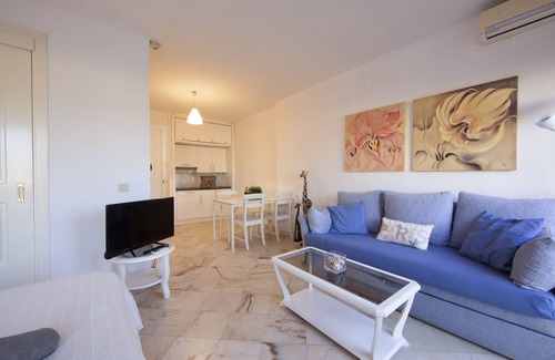 Nikki Beach Apartment | Romana Playa 725 -beachside studio for rent in Elviria