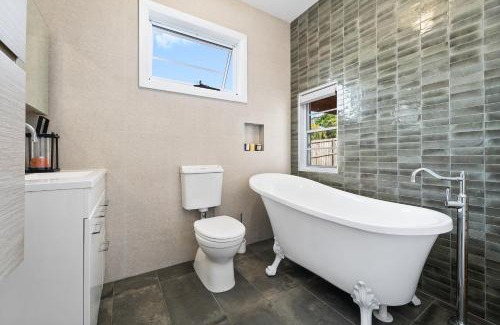Stanwell Tops Apartment | Romanic Garden View 1 bed Apartment with ocean views at Stanwell Tops