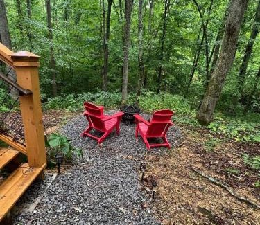 Sevierville House | Romantic 1BR Cabin, Hot Tub, Easy Access & Wi-Fi