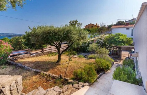 Kornic Villa | Romantic 3-Bed Villa in Krk