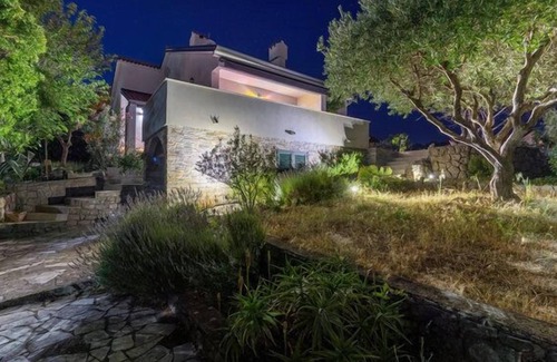 Kornic Villa | Romantic 3-Bed Villa in Krk