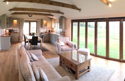 West Meon Cottage | Romantic and peaceful cottage With Far Reaching Views