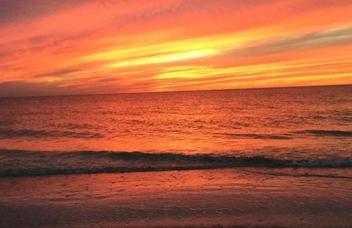 Pass-a-Grille House | Romantic Beach Escape Steps to Sand & Sunset