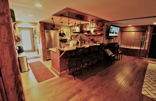 Estes Park House | Romantic Cabin, Hot Tub, AC, Summer Tiki Bar, Fire Pit, Soak'n Tub, Next to RMNP