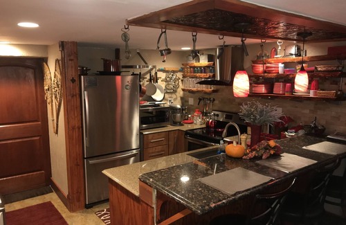 Estes Park House | Romantic Cabin, Hot Tub, AC, Summer Tiki Bar, Fire Pit, Soak'n Tub, Next to RMNP