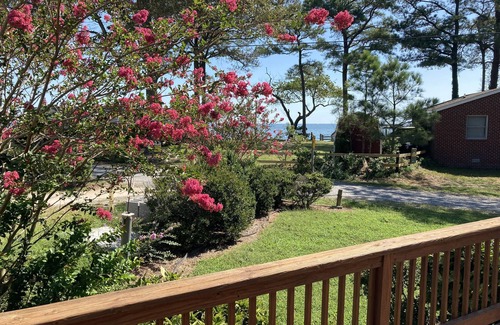 Reedville House | Romantic Chesapeake Bay Lighthouse-Style House Getaway
