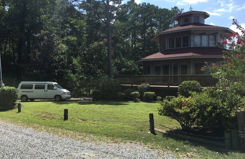 Reedville House | Romantic Chesapeake Bay Lighthouse-Style House Getaway