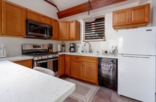 Wainiha House | Romantic Cottage, Private Acre of Paradise, View! Pool!